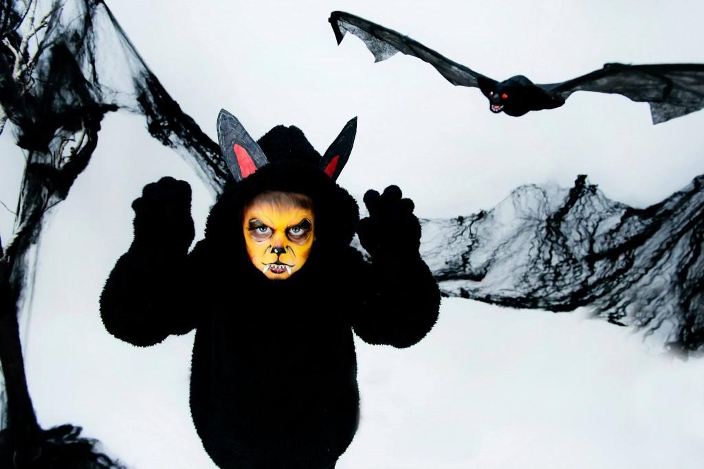Un loup-garou et deux petites sorcières halloween-belgique-liege-petite-snorkys-photography (5)