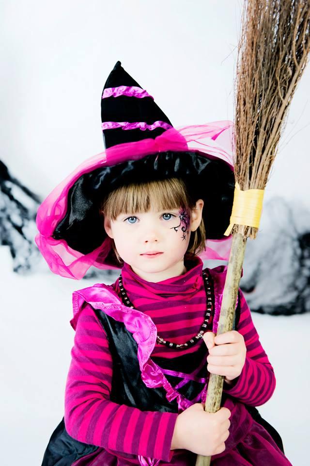 Un loup-garou et deux petites sorcières halloween-belgique-liege-petite-snorkys-photography (6)