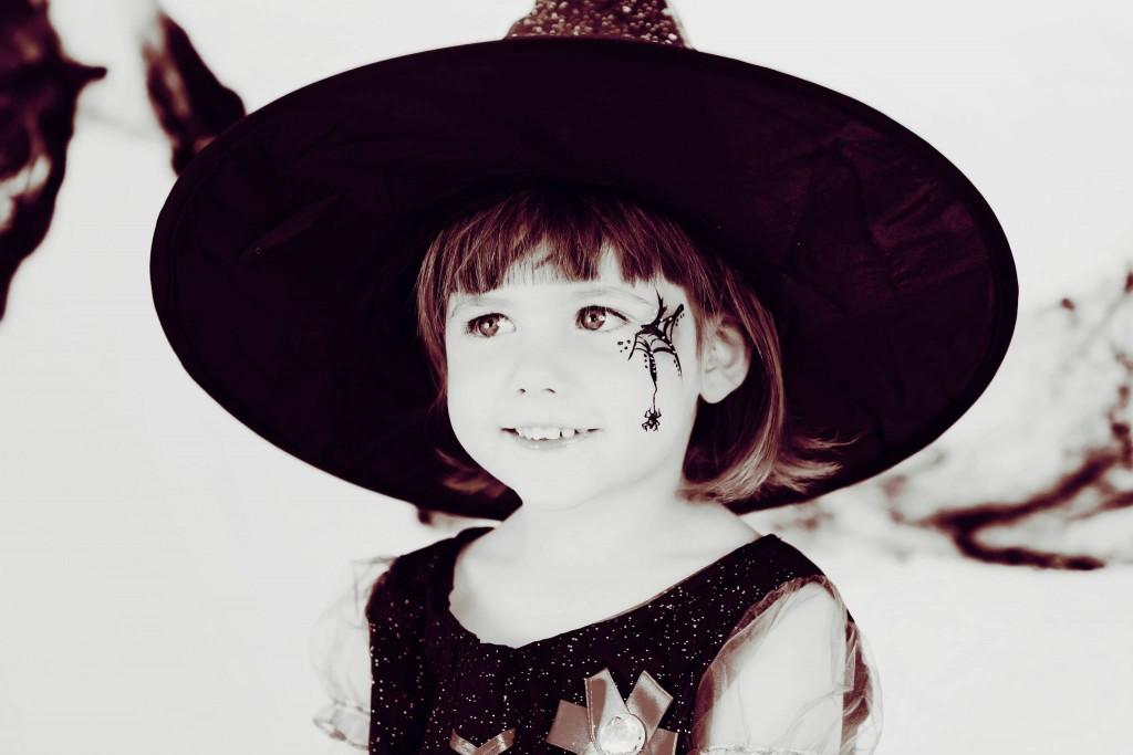 Un loup-garou et deux petites sorcières halloween-belgique-liege-petite-snorkys-photography (3)