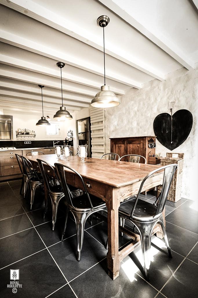 1Day1Post #13 – Royal Roulotte ROYAL_ROULOTTE_DINING_ROOM_BRETAGNE03