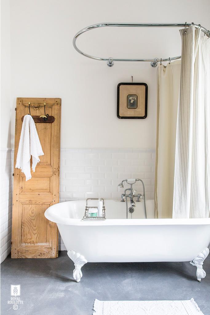 1Day1Post #13 – Royal Roulotte ROYAL_ROULOTTE_BATHROOM_07