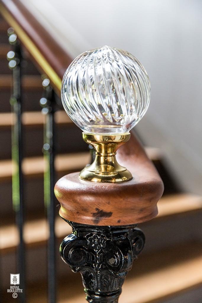 1Day1Post #13 – Royal Roulotte ROYAL_ROULOTTE_STAIRS_BALL_01