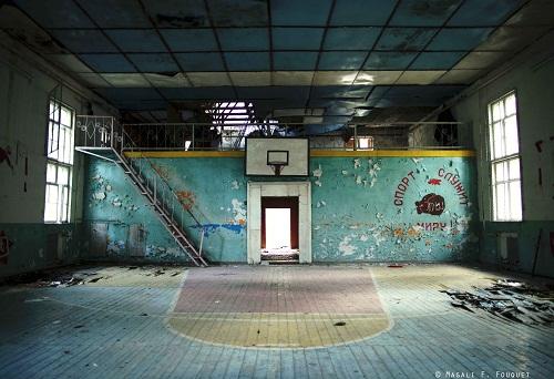 Cache-cache à la caserne 10_gymnase