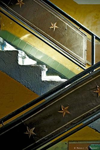 Cache-cache à la caserne 18_escalier