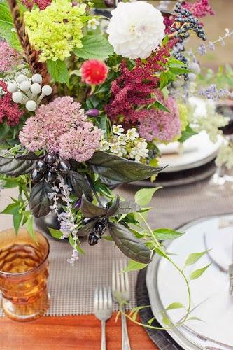 Belles photos d'inspiration pour un mariage automne hiver , décoration de table , couleur d'automne , bouquet et fleurs pour un mariage en automne hiver