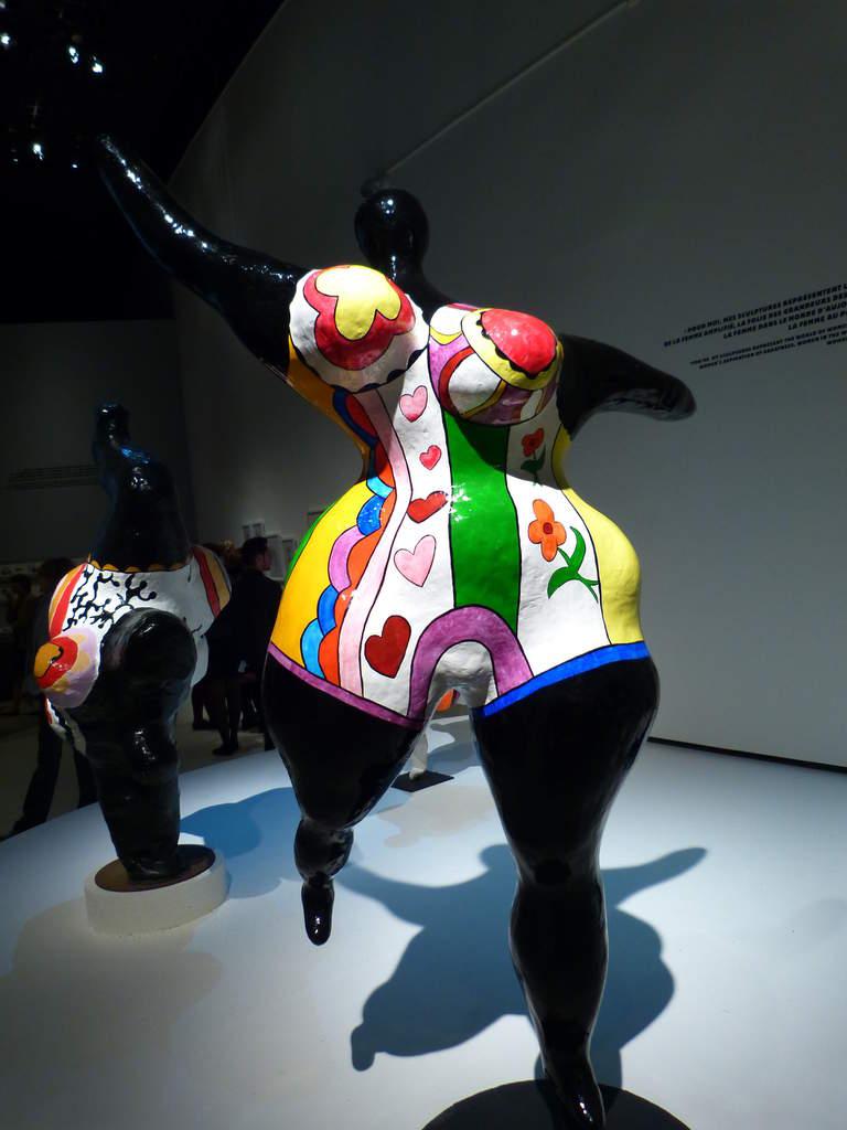 Niki de Saint Phalle = une explosion de formes, de couleurs, de sensualité, de femmes....