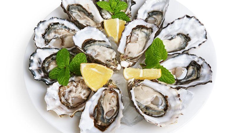 La recherche de nouvelles huîtres résistantes aux épidémies Plateau d'huîtres.