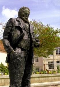 Hugo en Jean Valjean (Les Misérables) - Sculpture de Saw à Besançon Hugo en Jean Valjean (Les Misérables) - Sculpture de Saw à Besançon