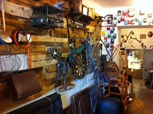 ‘Chez Lucas’* la boutique Marseillaise qui donne du ‘Recyclage affectif’ à ses clients (Audio) IMG_0432