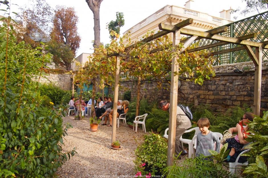 Balade des jardins cachés (Paris 5 – 6 – 7 – 12) balade-jardins-cachés-jardin-du-presbytere-saint-françois-xavier-63_gagaone