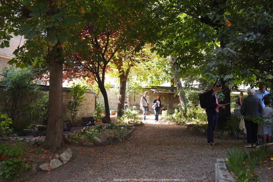 Balade des jardins cachés (Paris 5 – 6 – 7 – 12) balade-jardins-cachés-jardins-soeurs-adoration-19_gagaone