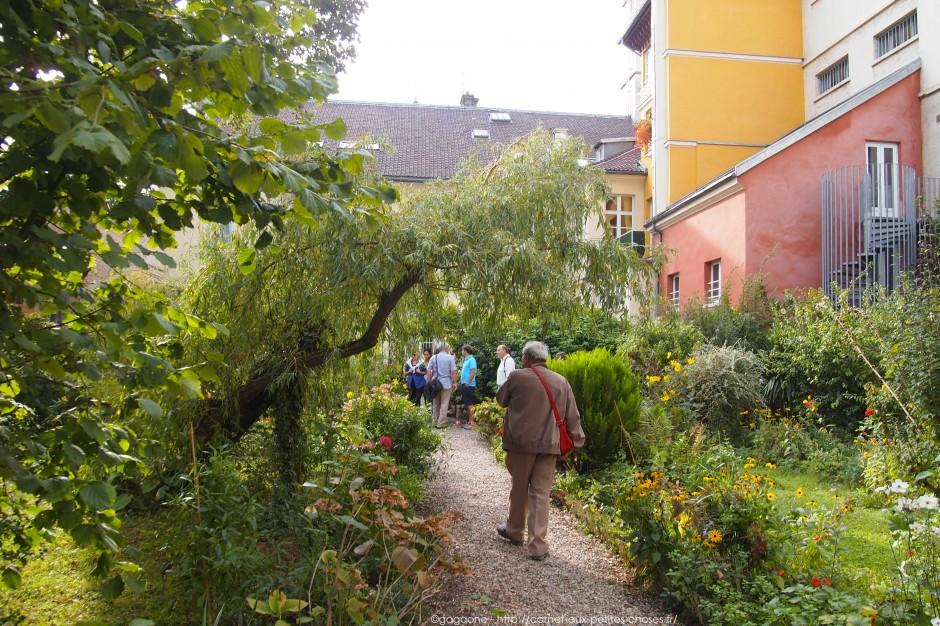 Balade des jardins cachés (Paris 5 – 6 – 7 – 12) balade-jardins-cachés-jardin-du-presbytere-saint-françois-xavier-64_gagaone
