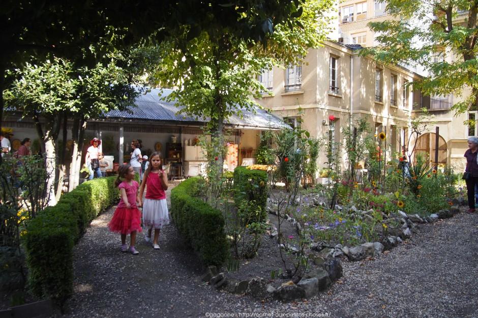 Balade des jardins cachés (Paris 5 – 6 – 7 – 12) balade-jardins-cachés-jardins-soeurs-adoration-13_gagaone