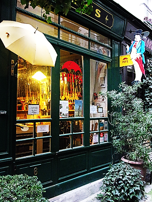 La boutique Pep's boutique, parapluie et feuillages