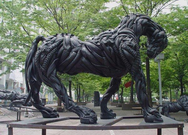 YONG HO JI – SCULPTURE DE PNEUS Hoji7