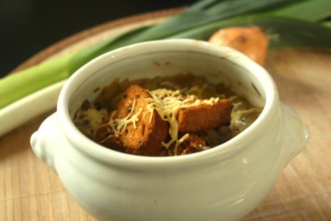 Soupe gratinée à l’oignon, poireaux & champignons rosés IMG_4356