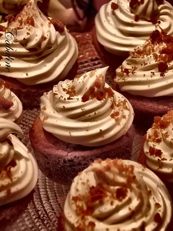 Cupcakes eau de fleur d'oranger et ganache montée chocolat blanc, huile essentielle de mandarine à la façon de Frédéric Bau ! P1010534