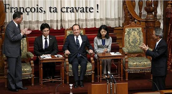 François Hollande et la tablette magique francois ta cravate