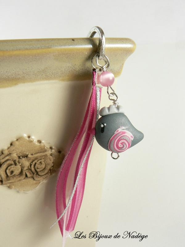 Bijoux poule, bijoux artisanaux fun et originaux en pâte polymère marque page poulette rose 3 site