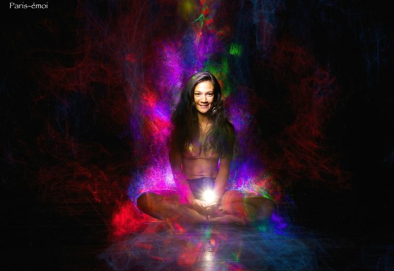 Contorsions en lumières helena light 2892nA