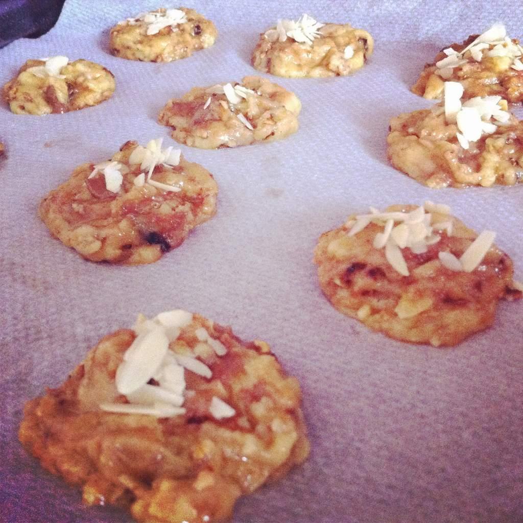 Cookies au pralin, amandes effilées et chocolat Cookies au pralin, amandes effilées et chocolat