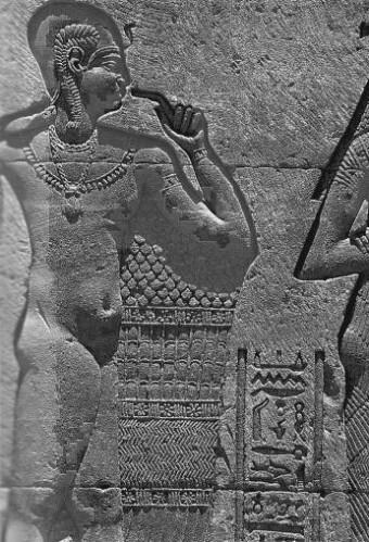 Il avait décidément tout pour plaire, l'enfant-dieu Ihy associé à l'ivresse Hathorique... (5) ! En Égypte antique ! Ihy-Egyptian-Gods.JPG