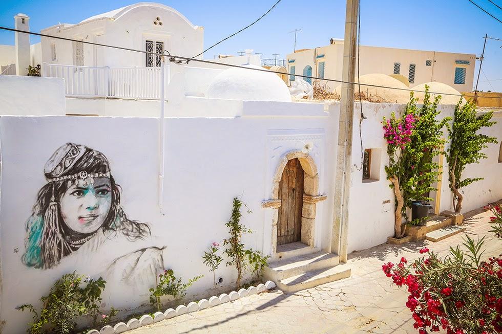 150 artistes venus de 30 pays différents transforment un village tunisien en galerie à ciel ouvert - Street Art
