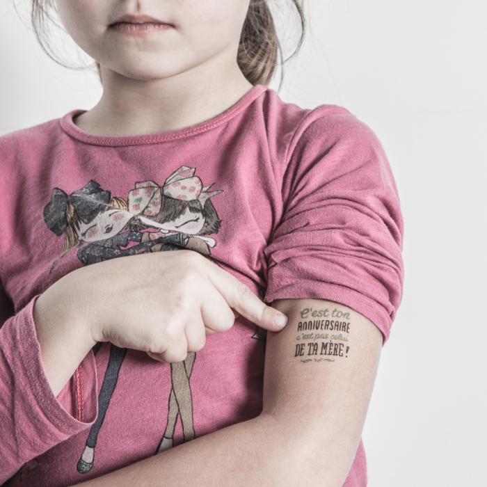 Beauté : les tatouages éphémères chics et rétros de △ Bernard Forever △ tattoo-un-an-moins-jeune-c-est-ton-anniversaire-c-est-pas-celui-de-ta-mere-bernard-forever