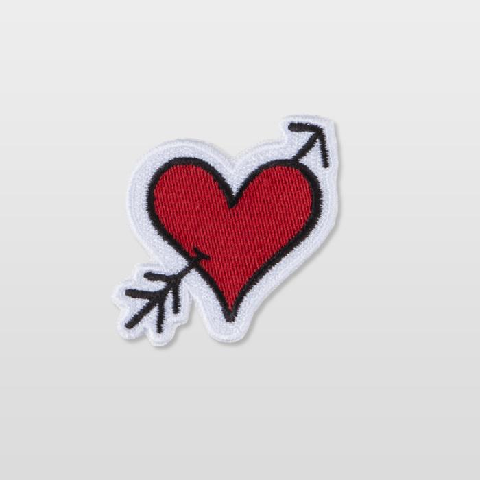 Beauté : les tatouages éphémères chics et rétros de △ Bernard Forever △ ecusson-badge-autocollant-et-thermocollant-coeur-de-pirates-produit-mode-accessoire-bernard-forever