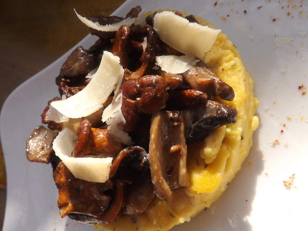 Panisse au parmesan et sa fricassséé de cépes et girolles ig bas Panisse au parmesan et sa fricassséé de cépes et girolles ig bas