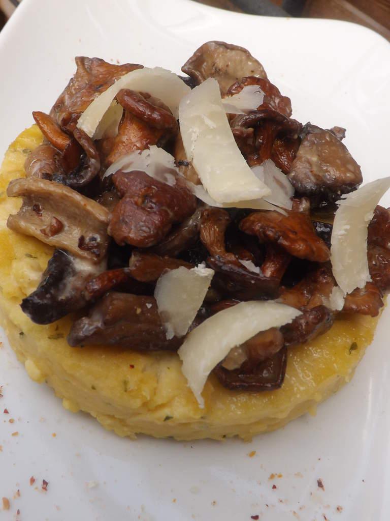 Panisse au parmesan et sa fricassséé de cépes et girolles ig bas Panisse au parmesan et sa fricassséé de cépes et girolles ig bas