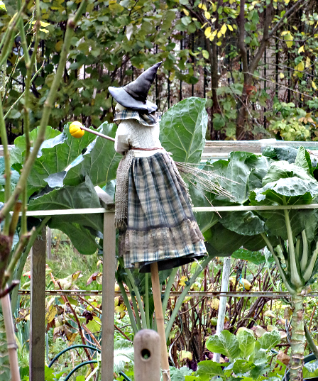 Epouvantail du jardin partagé - 49ter rue de Flandre, Paris 19ème Arrt. épouvantail et vététation