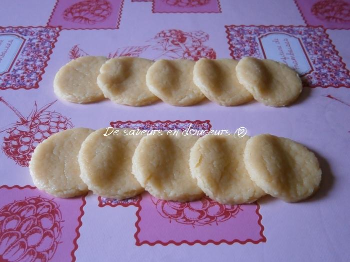 Gül Tatlisi (dessert roses) Gül Tatlisi (dessert roses)