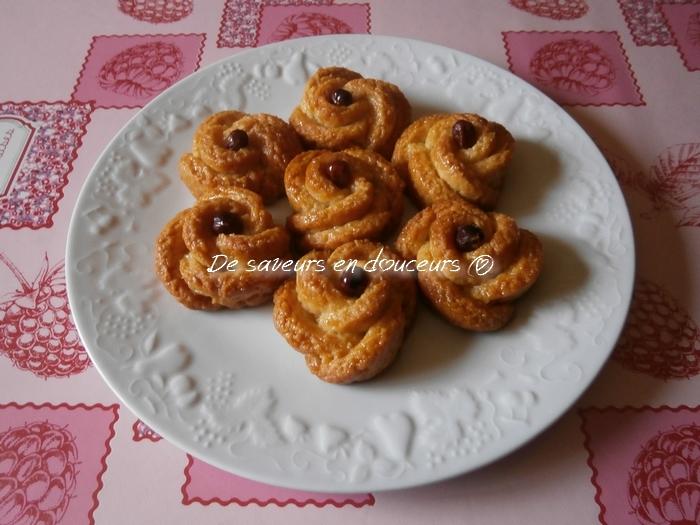 Gül Tatlisi (dessert roses) Gül Tatlisi (dessert roses)