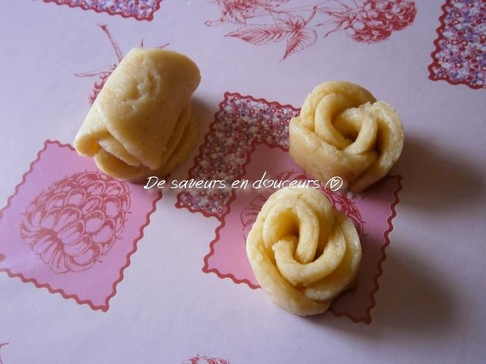 Gül Tatlisi (dessert roses) Gül Tatlisi (dessert roses)