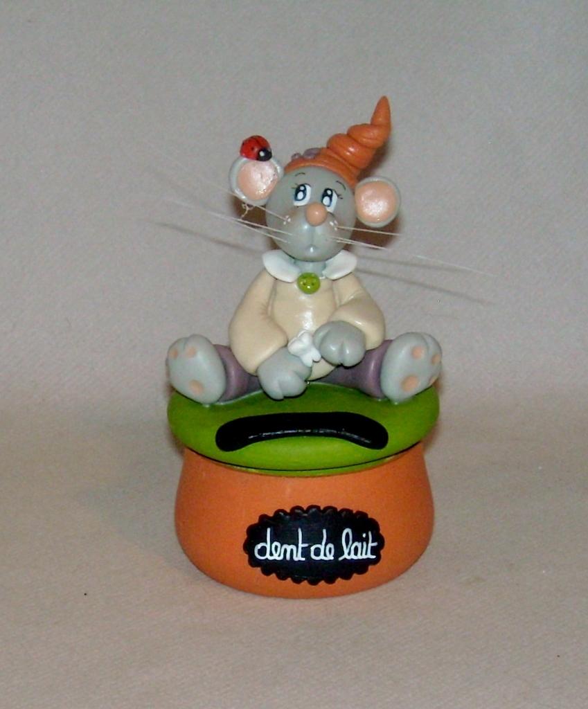 Boite à dent de lait avec p'tite souris Boite à dent de lait avec p'tite souris