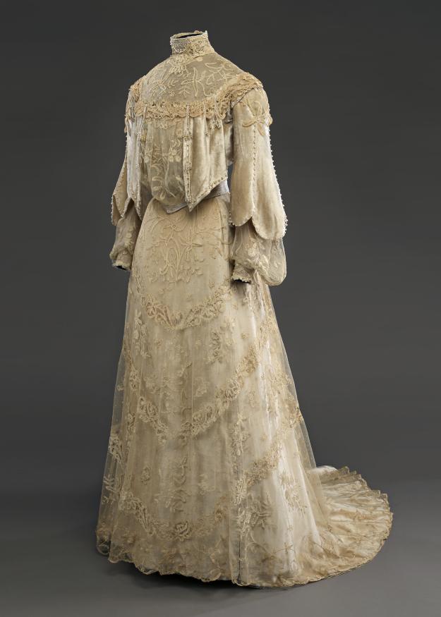 #ModeMTL Le récit d’amour à traverse des robes de mariée au @MuseeMcCord photo 18