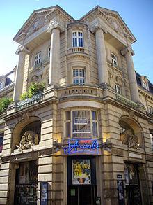 Au revoir l'art, le cinéma et la culture, bonjour l'argent. Au revoir l'art, le cinéma et la culture, bonjour l'argent.