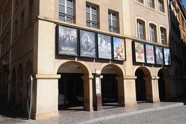 Au revoir l'art, le cinéma et la culture, bonjour l'argent. Au revoir l'art, le cinéma et la culture, bonjour l'argent.