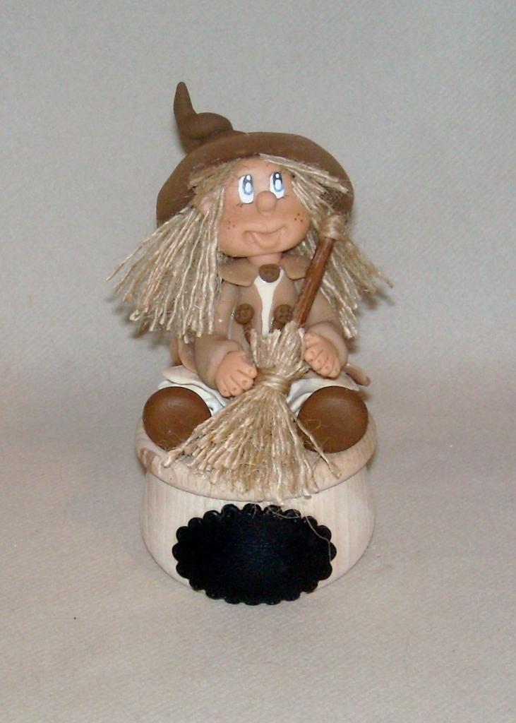 Boite à bijoux avec p'tite sorcière Boite à bijoux avec p'tite sorcière