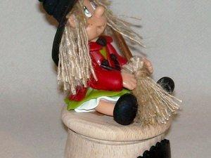 Boite à bijoux avec p'tite sorcière Boite à bijoux avec p'tite sorcière