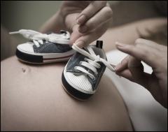 baby, bébé, shoe, chaussure, pregnant, enceinte, mère, maman, mom, mum, mother, to-be, parent