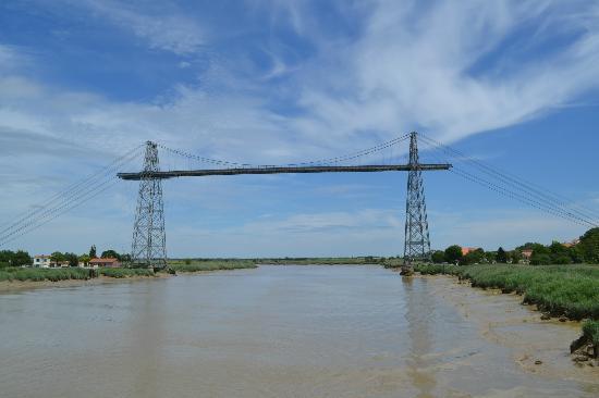 Projet contesté d’incinérateur géant à Echillais (Charente-Maritime) Pont transbordeur du Martrou (Rochefort-Echillais). Classé MH le 30 avril 1976 ; label patrimoine du XXe siècle