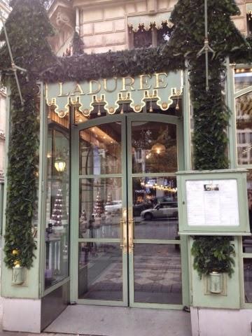 Petit déjeuner chez Ladurée Petit déjeuner chez Ladurée