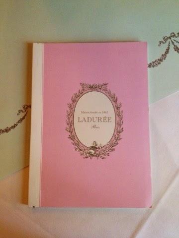 Petit déjeuner chez Ladurée Petit déjeuner chez Ladurée