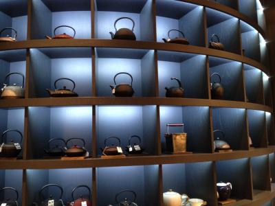 Nouvelle boutique Dammann Frères – Paris 1er mur de théières