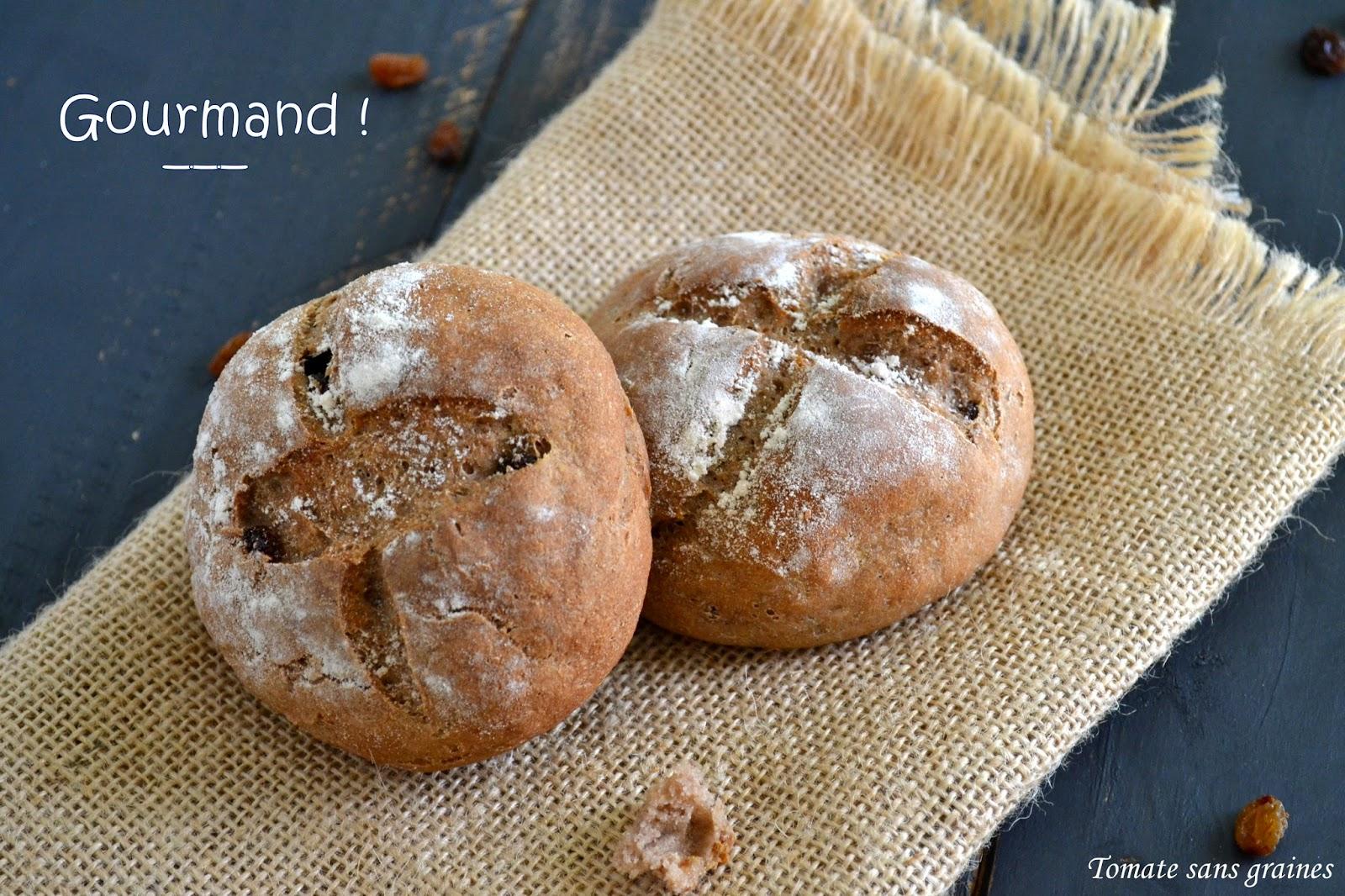 Petits pains à la farine de châtaigne et aux raisins secs Petits pains à la farine de châtaigne et aux raisins secs