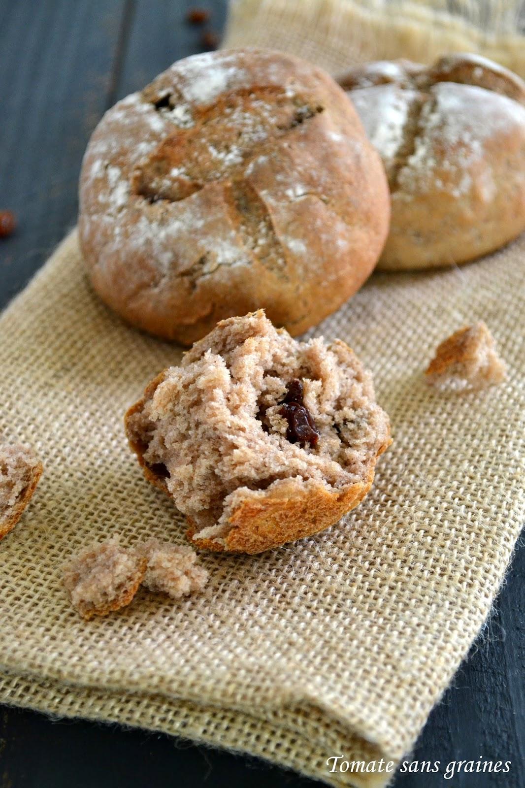 Petits pains à la farine de châtaigne et aux raisins secs Petits pains à la farine de châtaigne et aux raisins secs