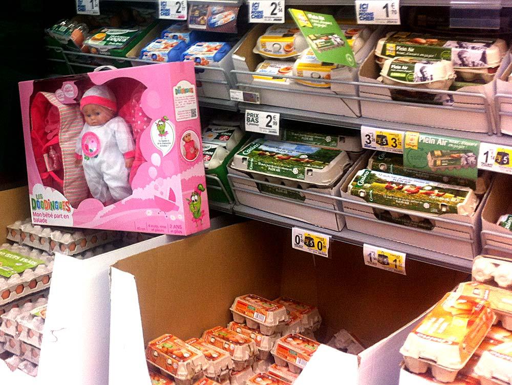 Les abandonnés de Noël Poupée-oeufs