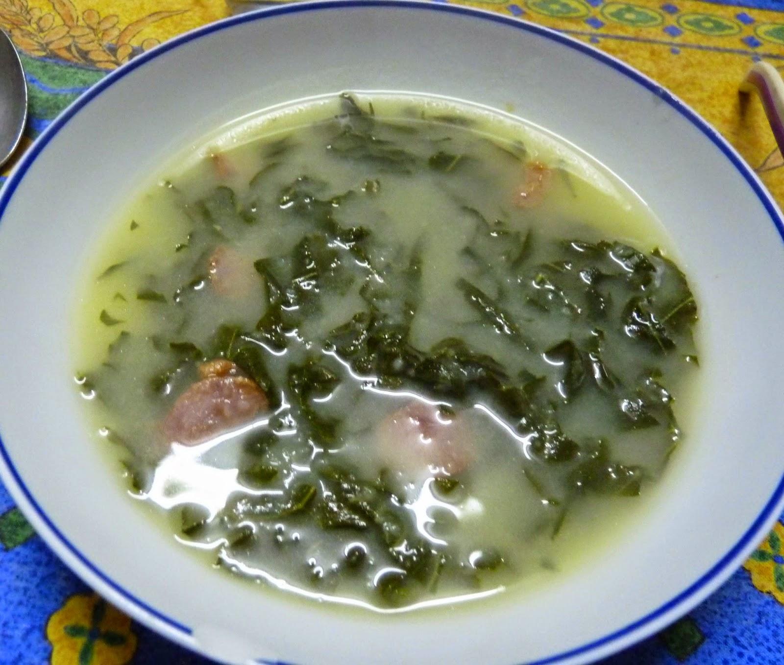 Caldo verde (soupe aux choux portugais) Caldo verde (soupe aux choux portugais)